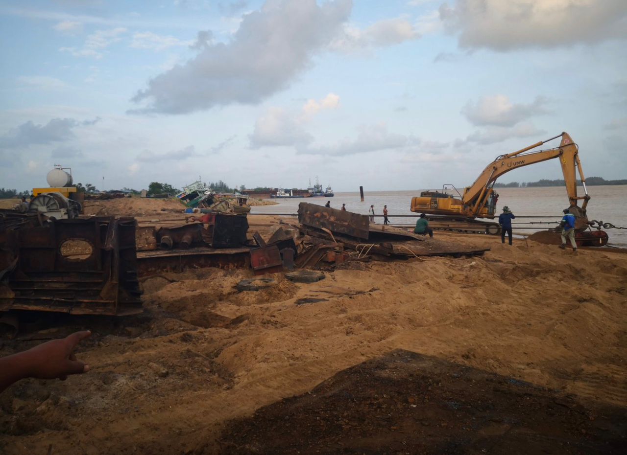 Pekan Wreck Removal